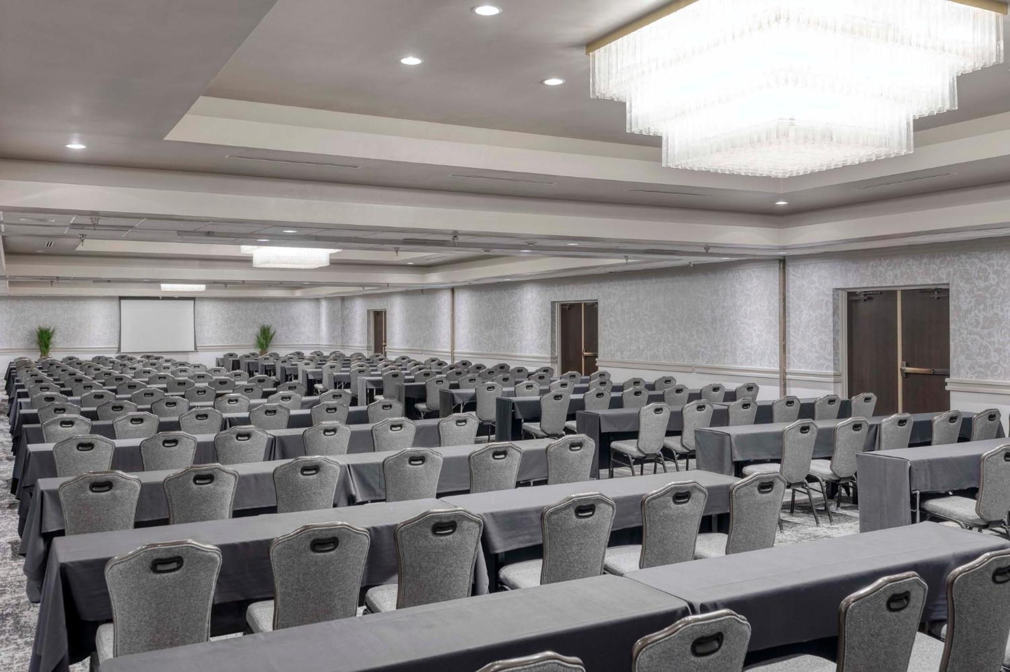Crowne Plaza Indianapolis-Airport By Ihg Hotell Eksteriør bilde