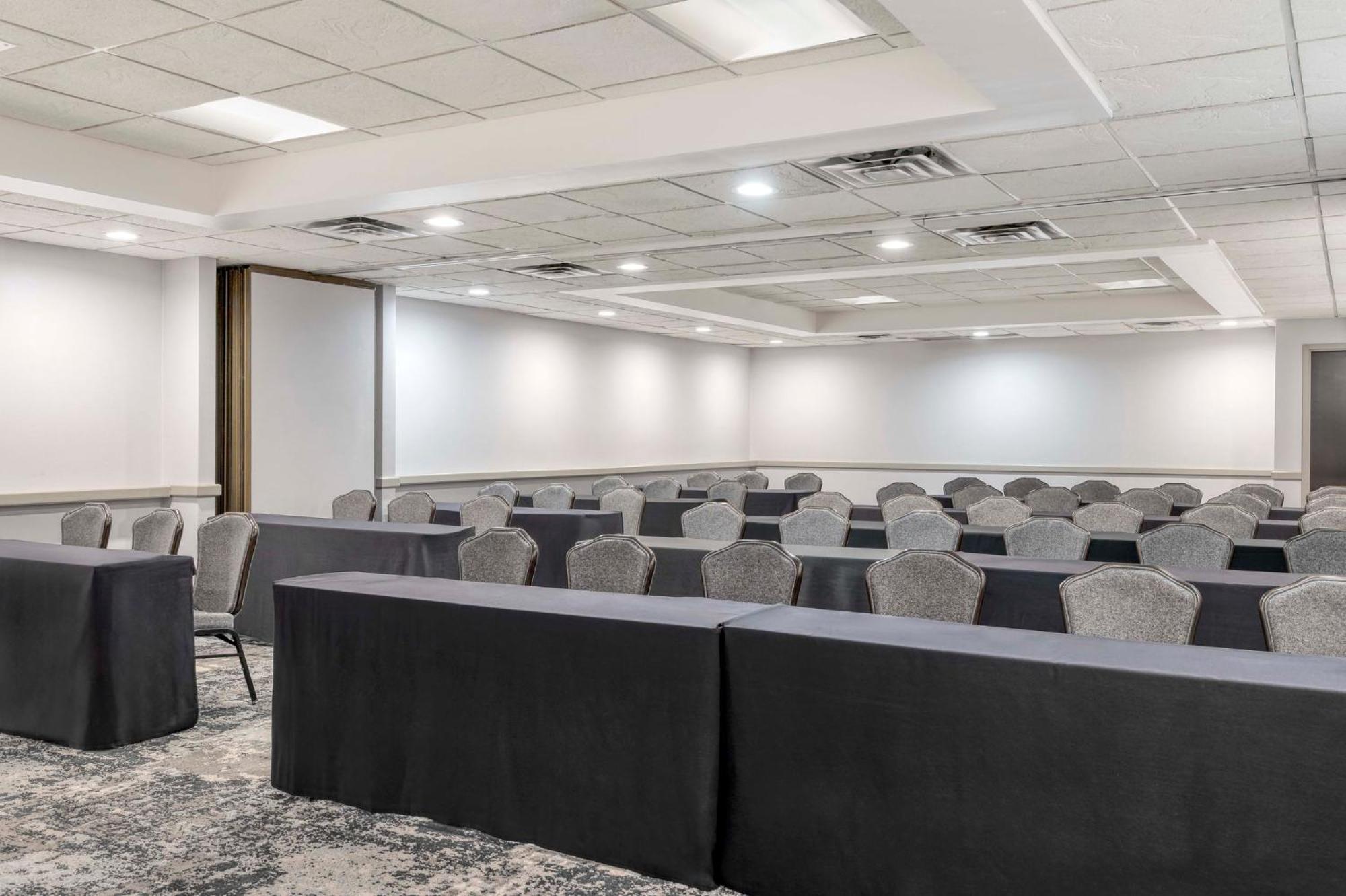 Crowne Plaza Indianapolis-Airport By Ihg Hotell Eksteriør bilde