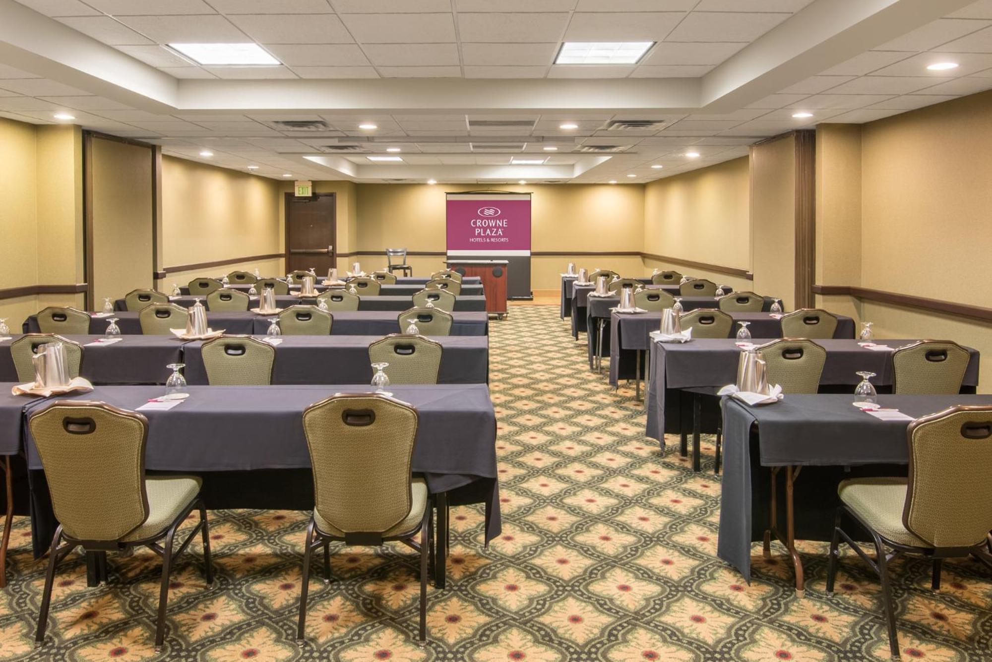 Crowne Plaza Indianapolis-Airport By Ihg Hotell Eksteriør bilde