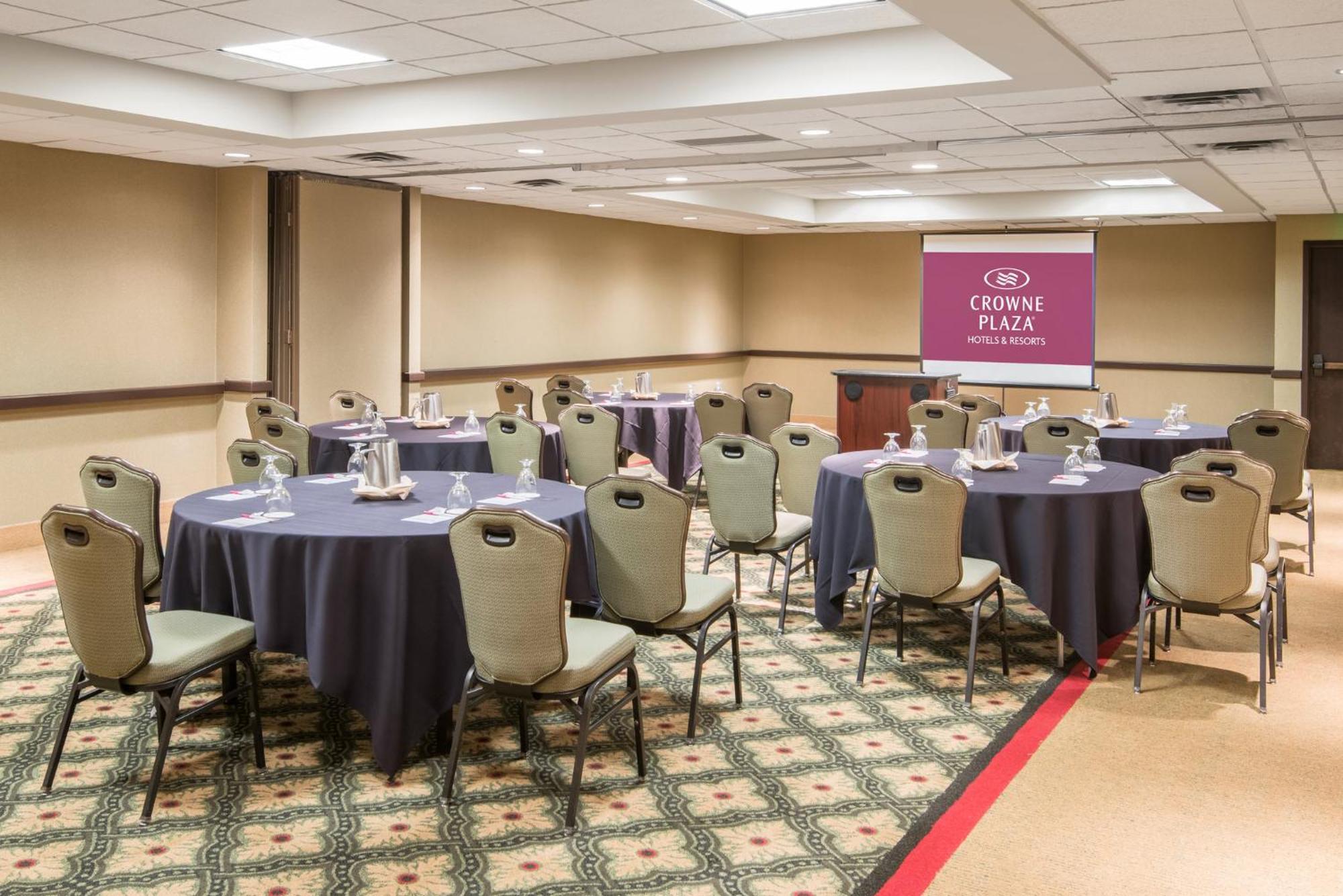 Crowne Plaza Indianapolis-Airport By Ihg Hotell Eksteriør bilde