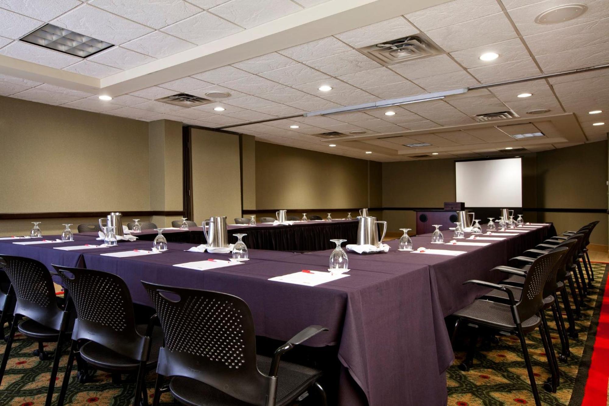 Crowne Plaza Indianapolis-Airport By Ihg Hotell Eksteriør bilde